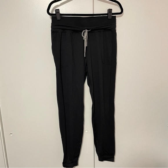 Lululemon Throwback Base Runner High-rise Jogger in Black - Picture 6 of 11